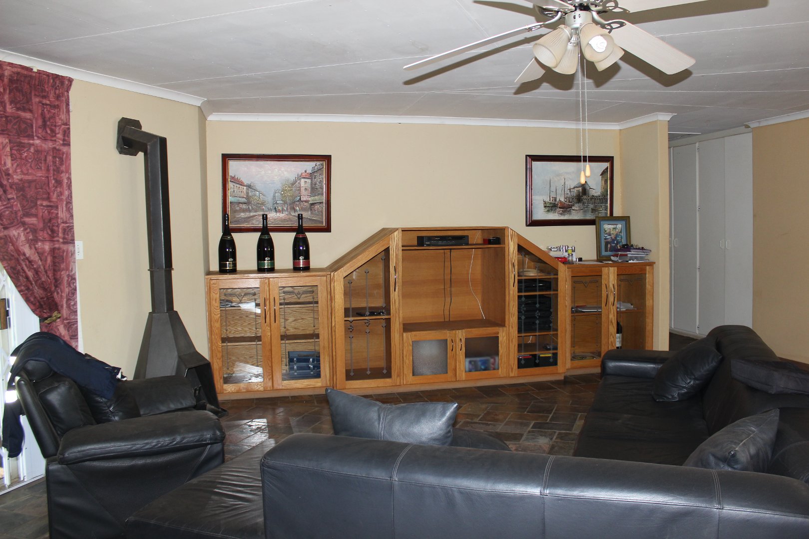 5 Bedroom Property for Sale in Lake Deneysville Free State